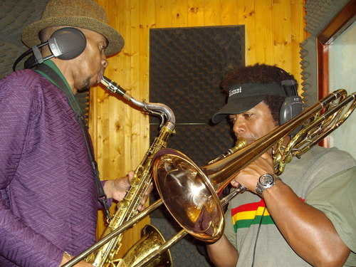 sting ray studio Horns mon Brian and Buttons in action niceing uop the Proj